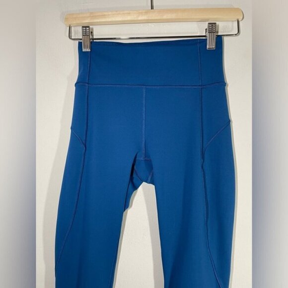 Lululemon In Movement Crop Everlux 19 Deep Marine size 4 - Picture 6 of 10